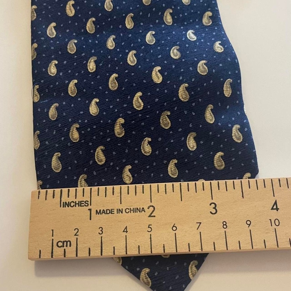 Emanuel Ungaro navy blue silk tie with gold paisley pattern - Picture 6 of 6